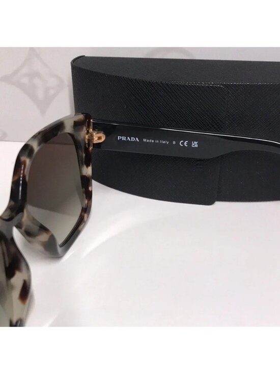 New Authentic Prada SPR 24X UAO-0A7 Women’s Sunglasses – Leopard Print main image 8